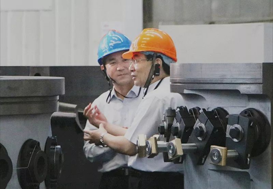 陕西省委书记、省人大常委会主任胡和平一行光临yl23411永利“话转型”“谈发展”